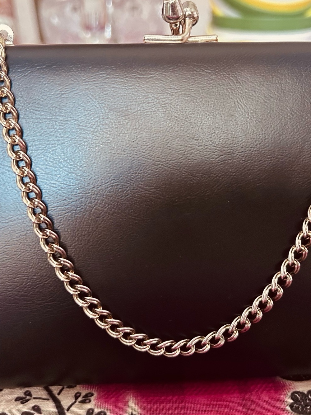 Elegant Vintage Black Clutch with Gold Chain Strap